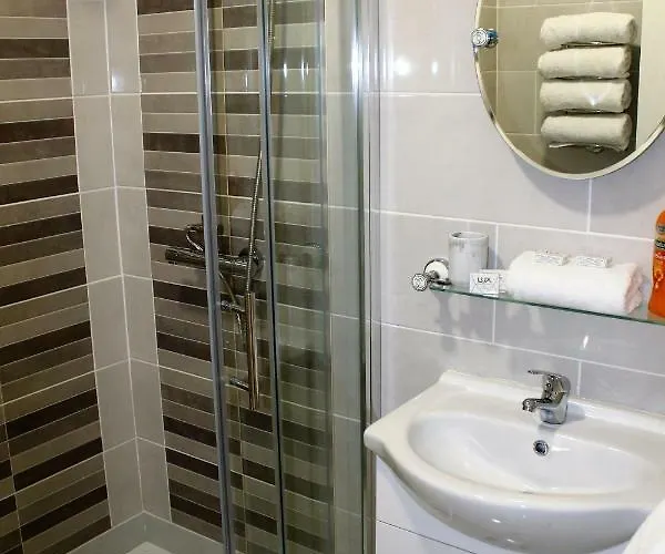 Wild Atlantic 2g Orchard Crescent شقة